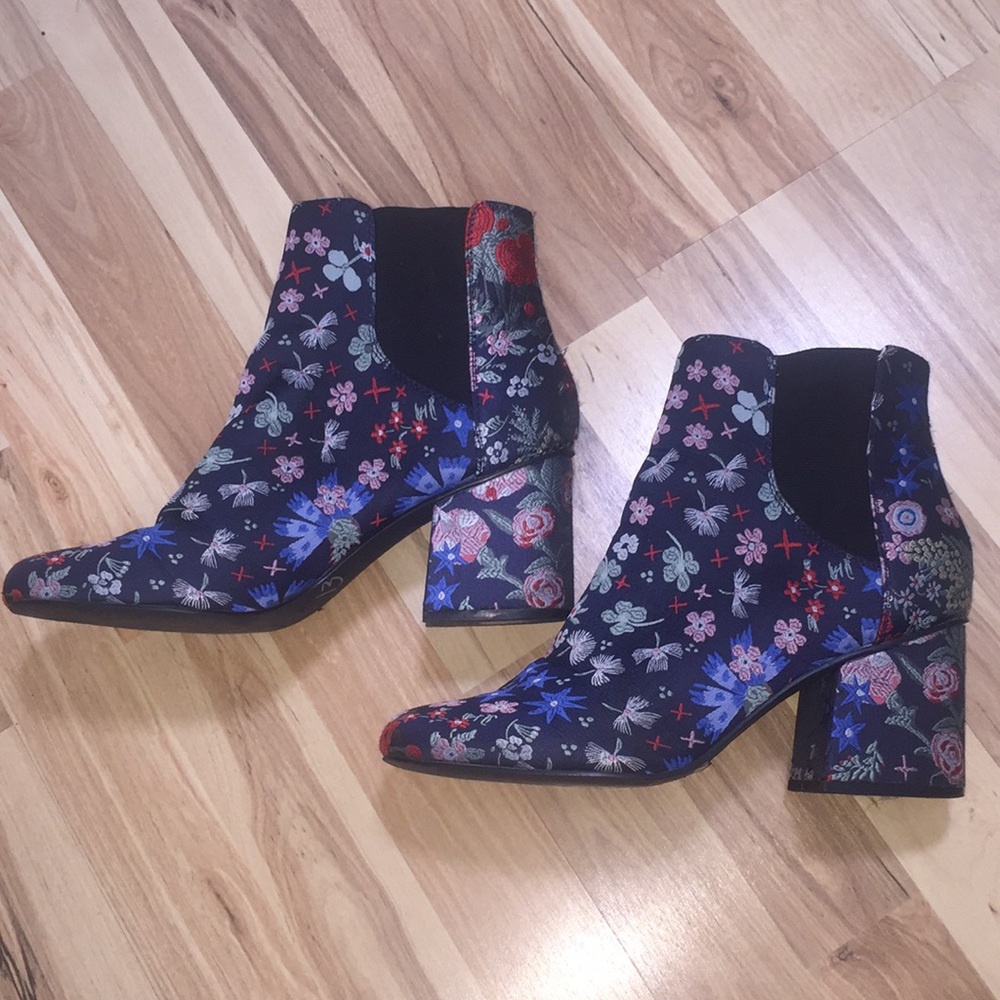 Block heel boots